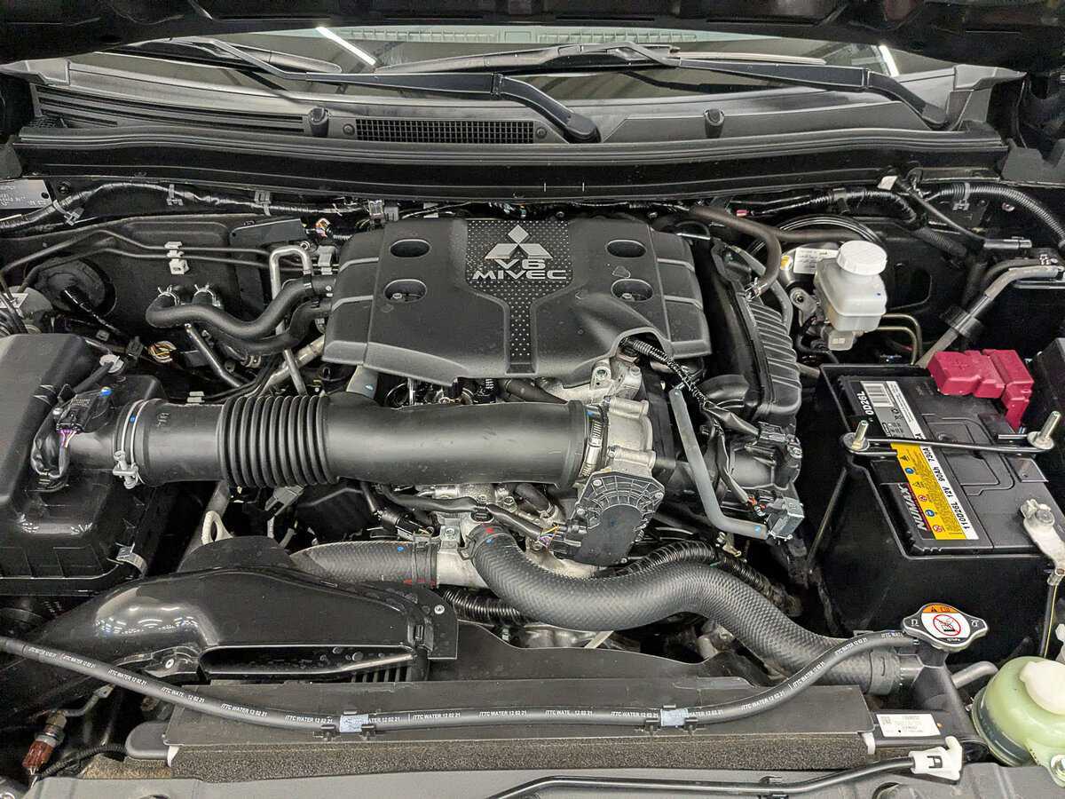 Б/У Митсубиши Монтеро Спорт 2021 года. Фото: #8