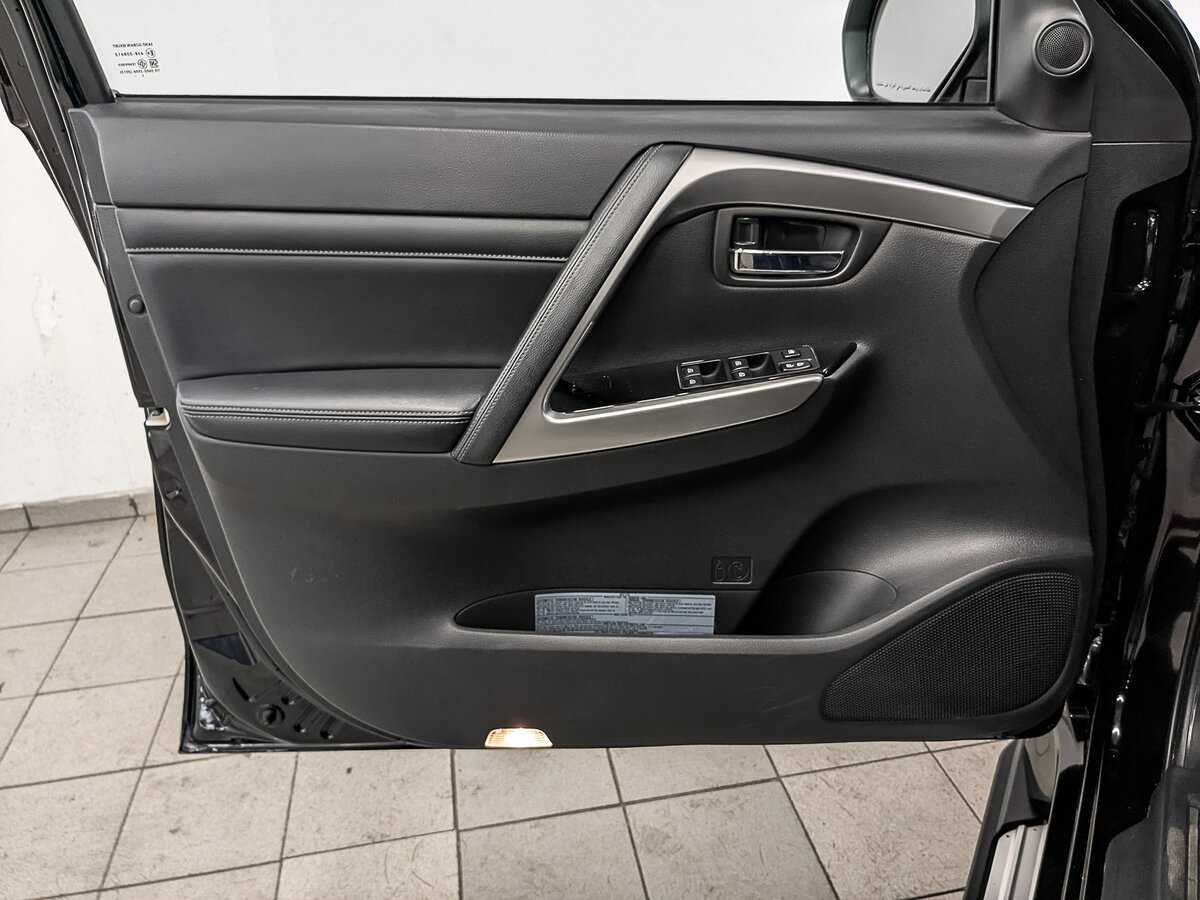 Б/У Митсубиши Монтеро Спорт 2021 года. Фото: #16