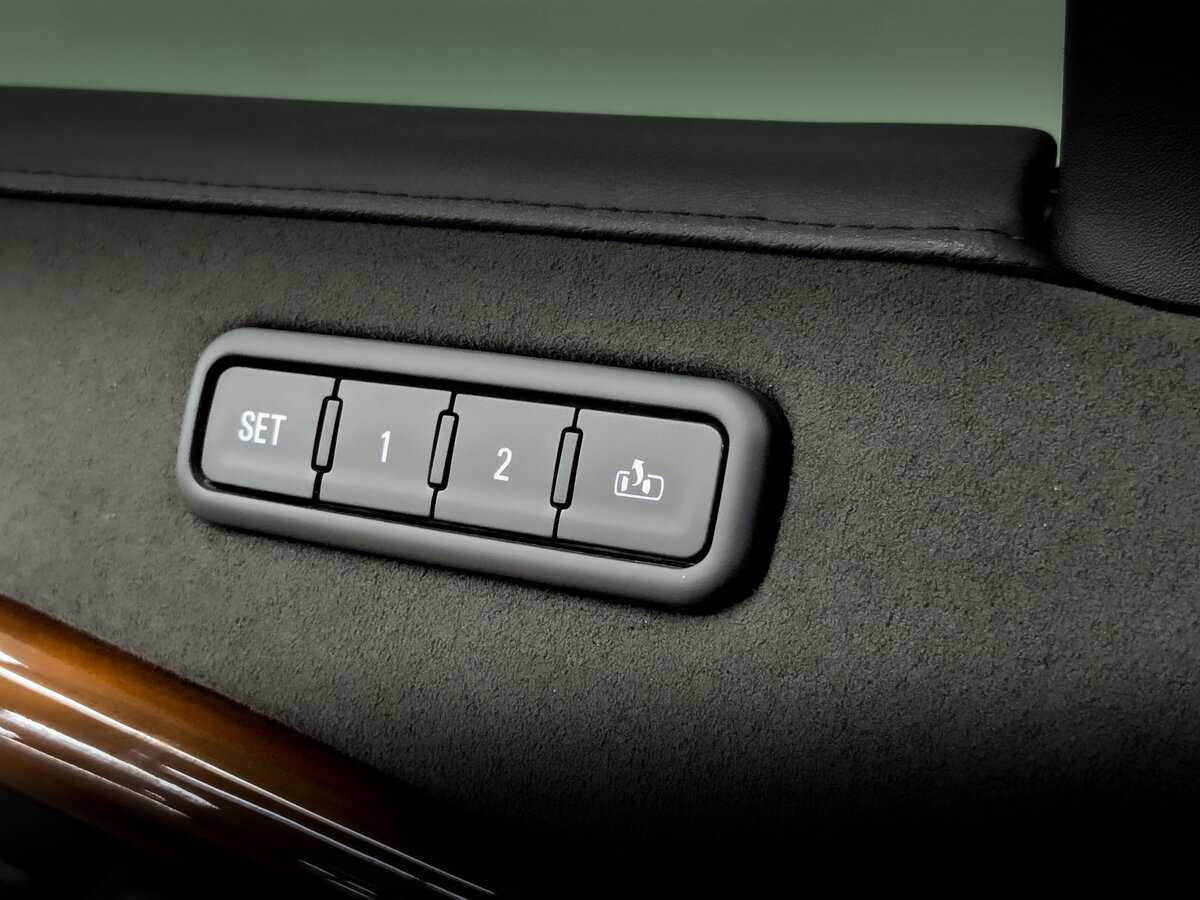 Б/У Кадиллак Эскалэйд 2017 года. Фото: #19