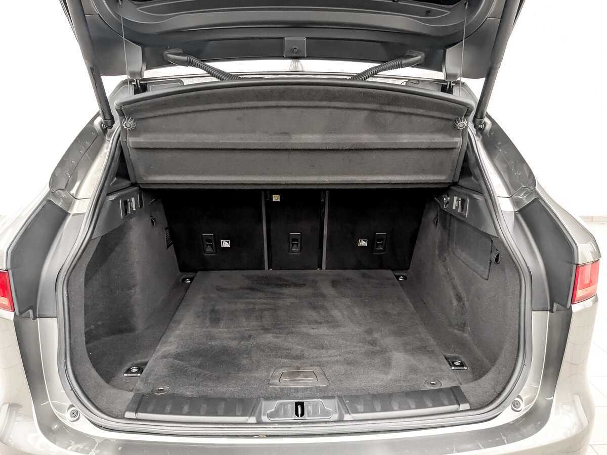 Б/У Ягуар Ф-Пэйс 2018 года. Фото: #9