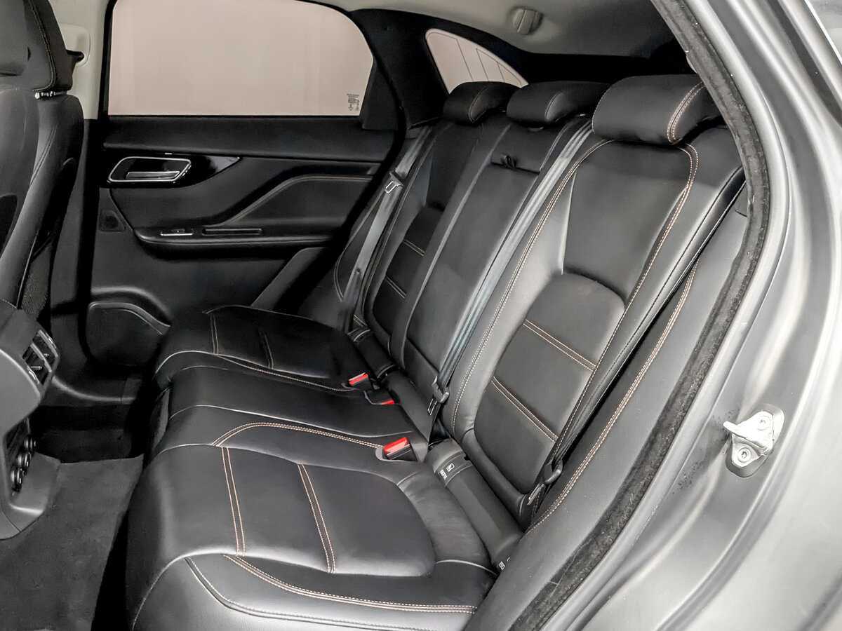 Б/У Ягуар Ф-Пэйс 2018 года. Фото: #11