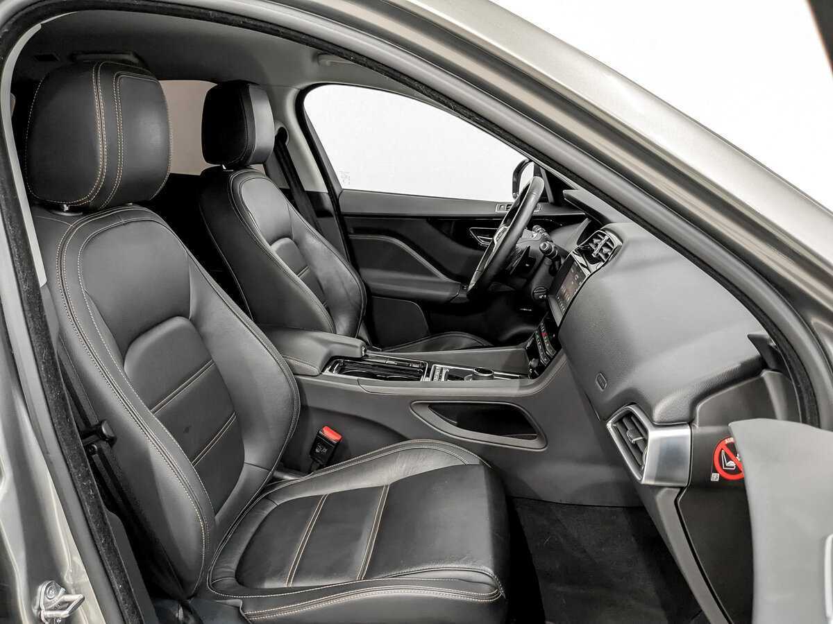 Б/У Ягуар Ф-Пэйс 2018 года. Фото: #21