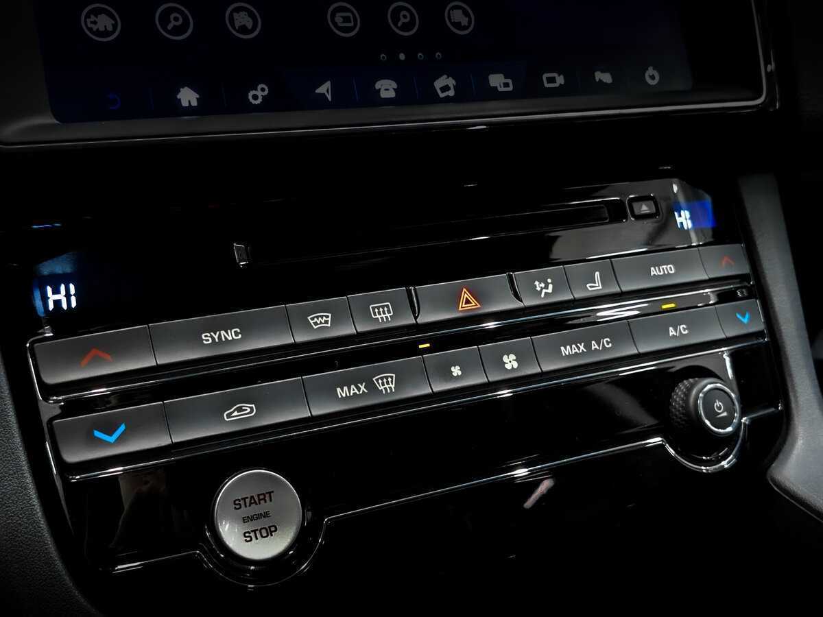 Б/У Ягуар Ф-Пэйс 2018 года. Фото: #24