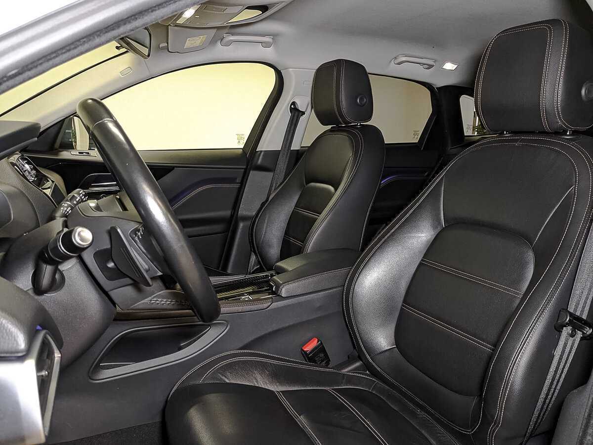 Б/У Ягуар Ф-Пэйс 2018 года. Фото: #17