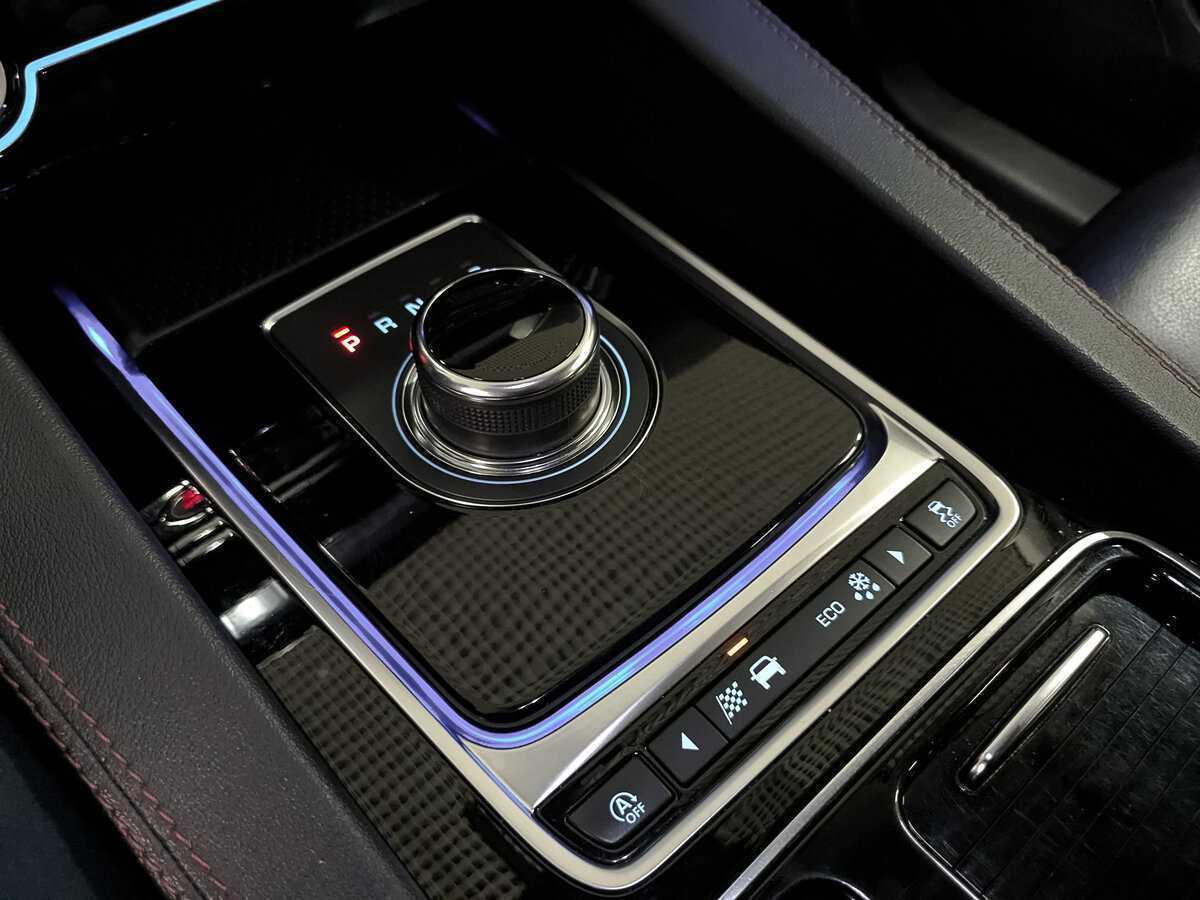 Б/У Ягуар Ф-Пэйс 2018 года. Фото: #18