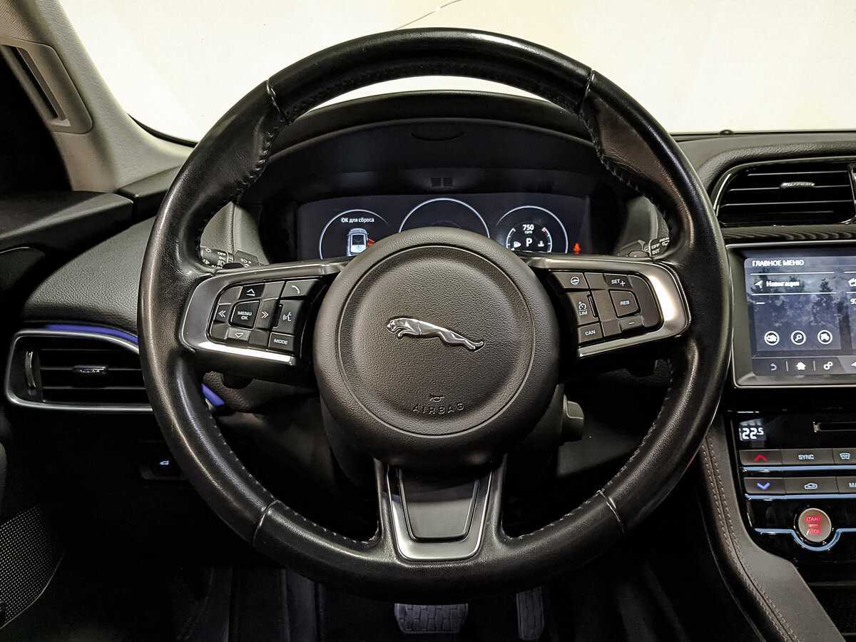 Б/У Ягуар Ф-Пэйс 2018 года. Фото: #19