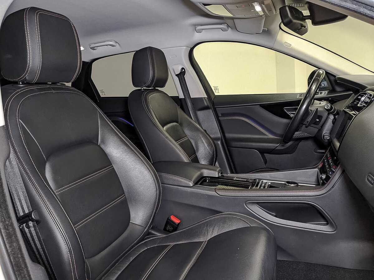 Б/У Ягуар Ф-Пэйс 2018 года. Фото: #21