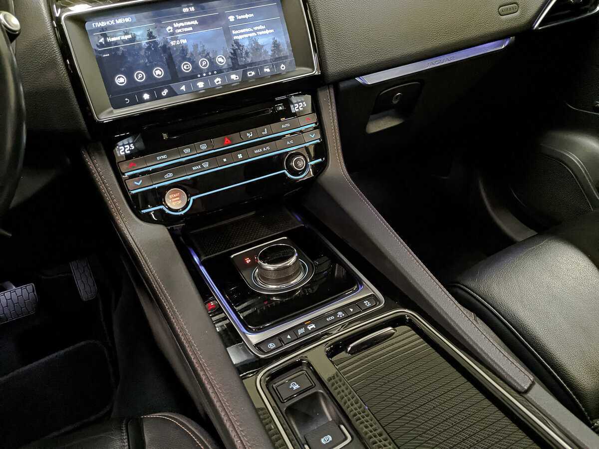 Б/У Ягуар Ф-Пэйс 2018 года. Фото: #23