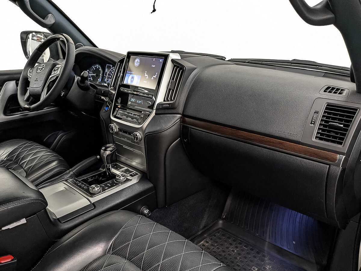 Б/У Тойота Лэнд Крузер 2017 года. Фото: #9