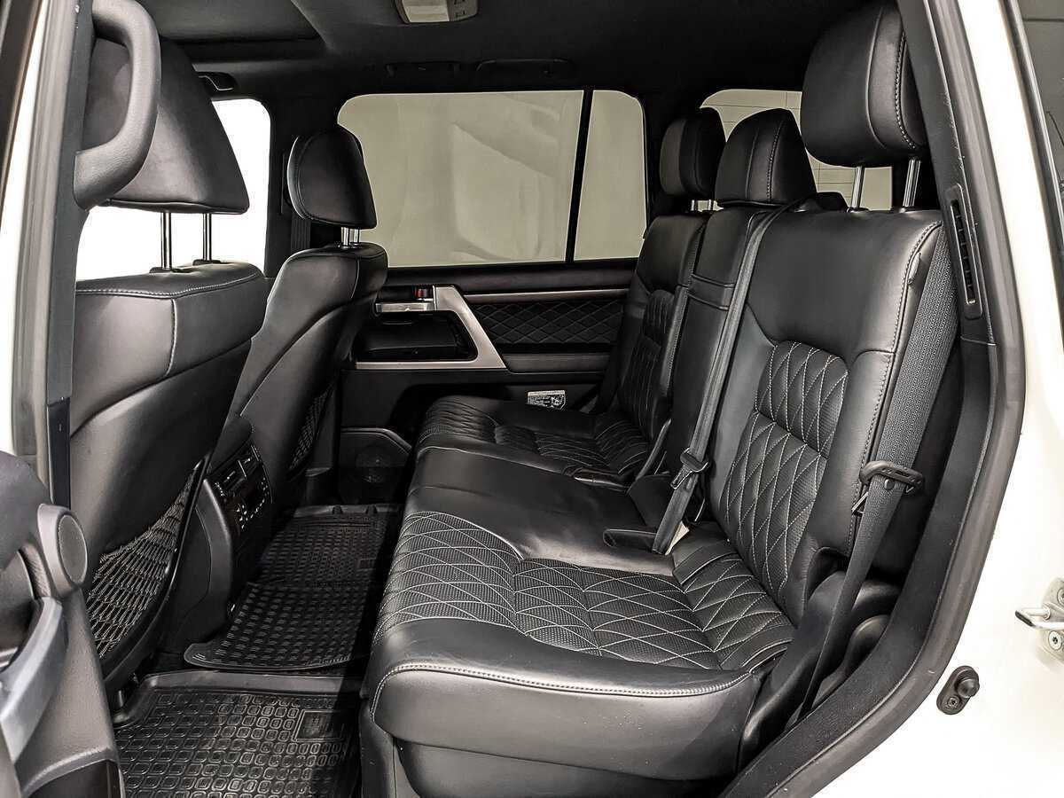 Б/У Тойота Лэнд Крузер 2017 года. Фото: #14