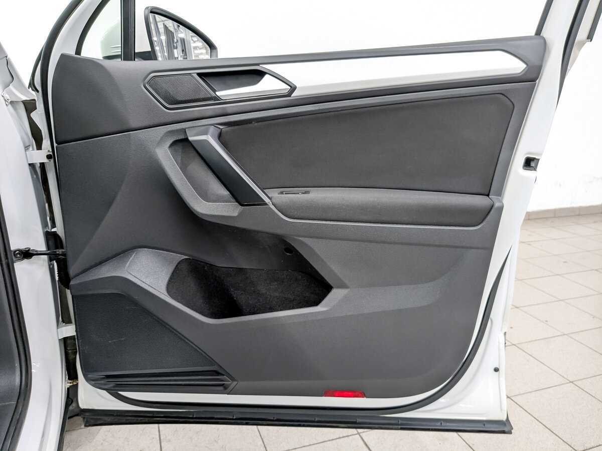 Б/У Фольксваген Тигуан 2021 года. Фото: #22