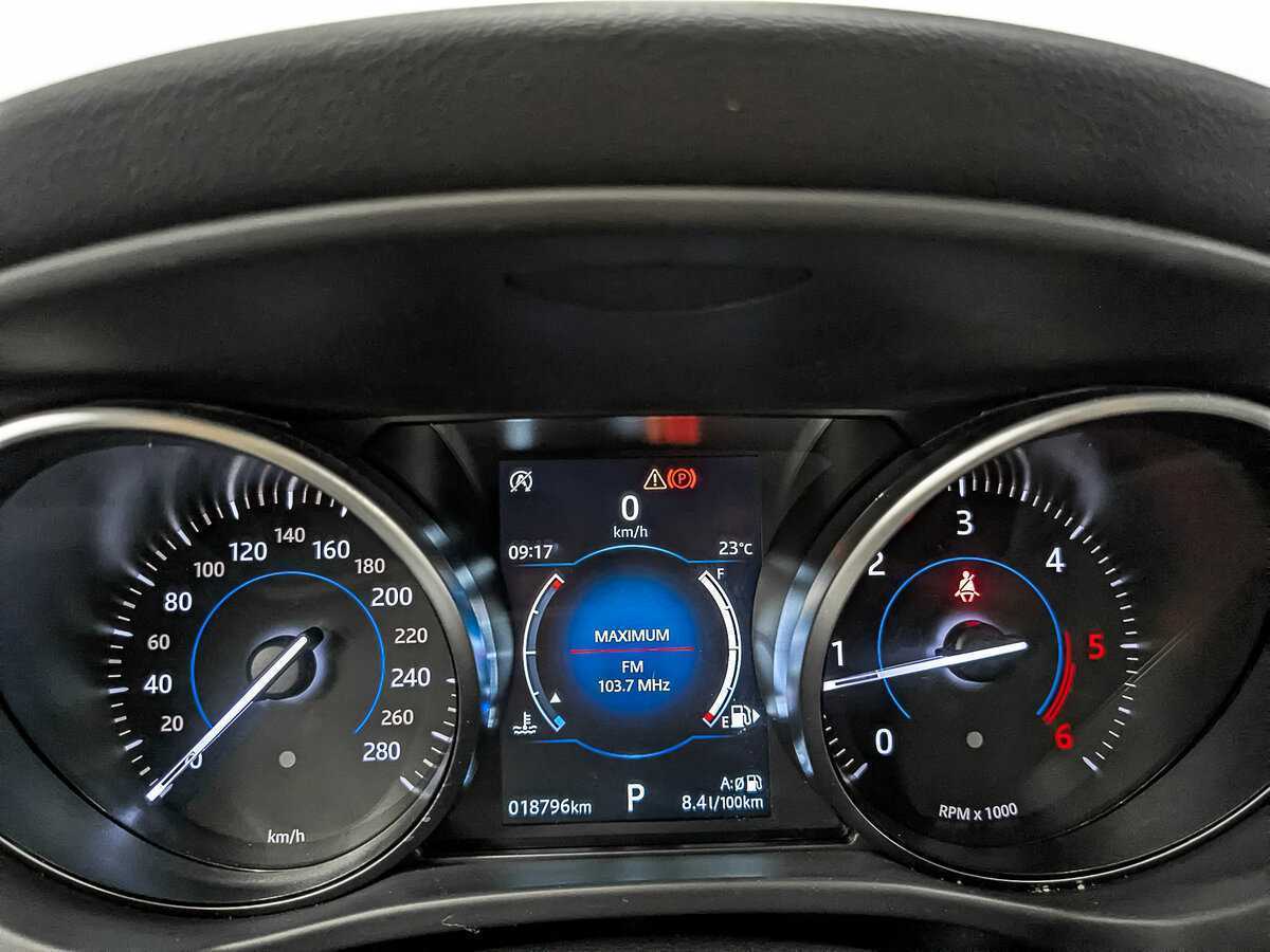 Б/У Ягуар Ф-Пэйс 2018 года. Фото: #12