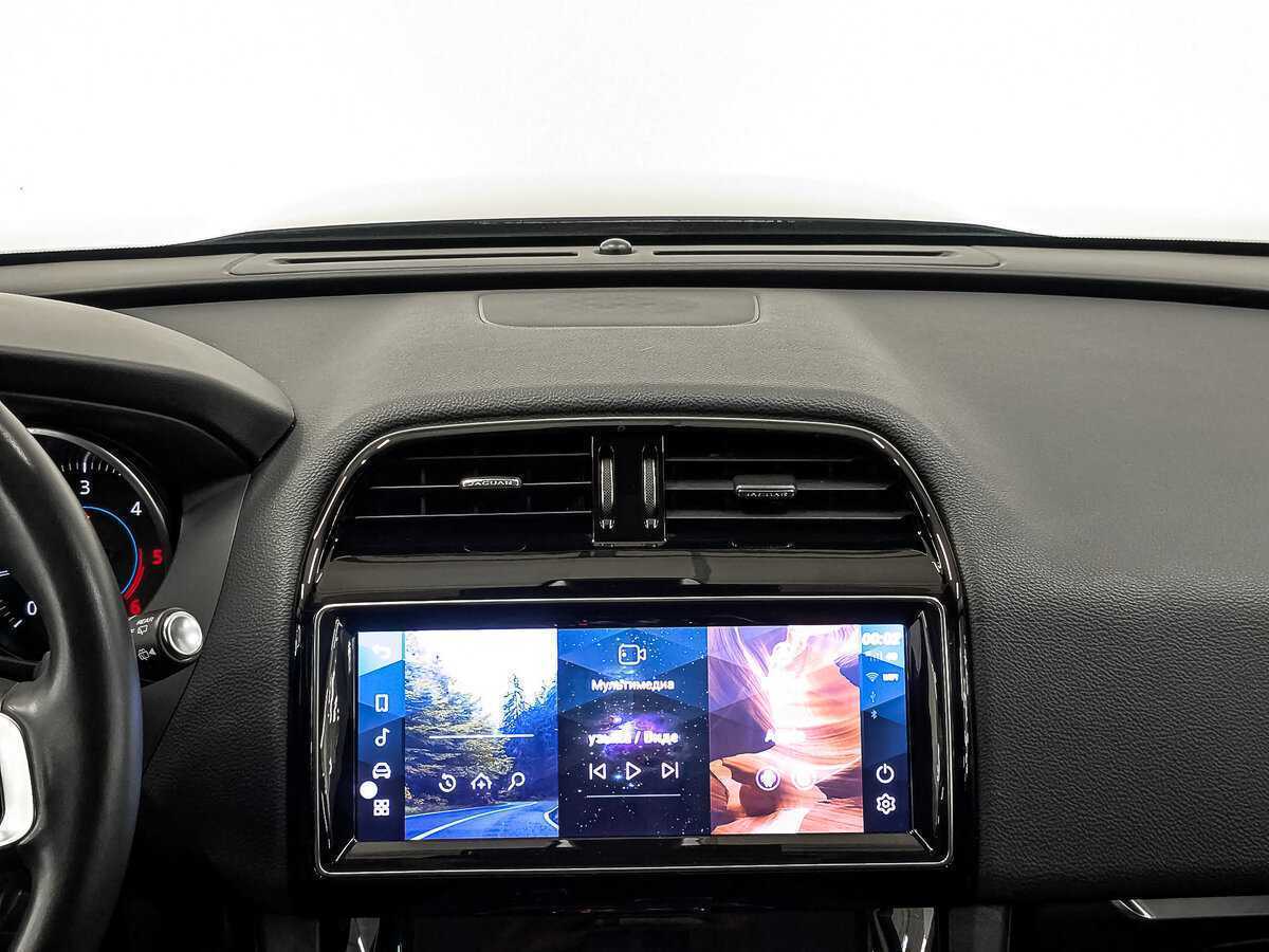 Б/У Ягуар Ф-Пэйс 2018 года. Фото: #13