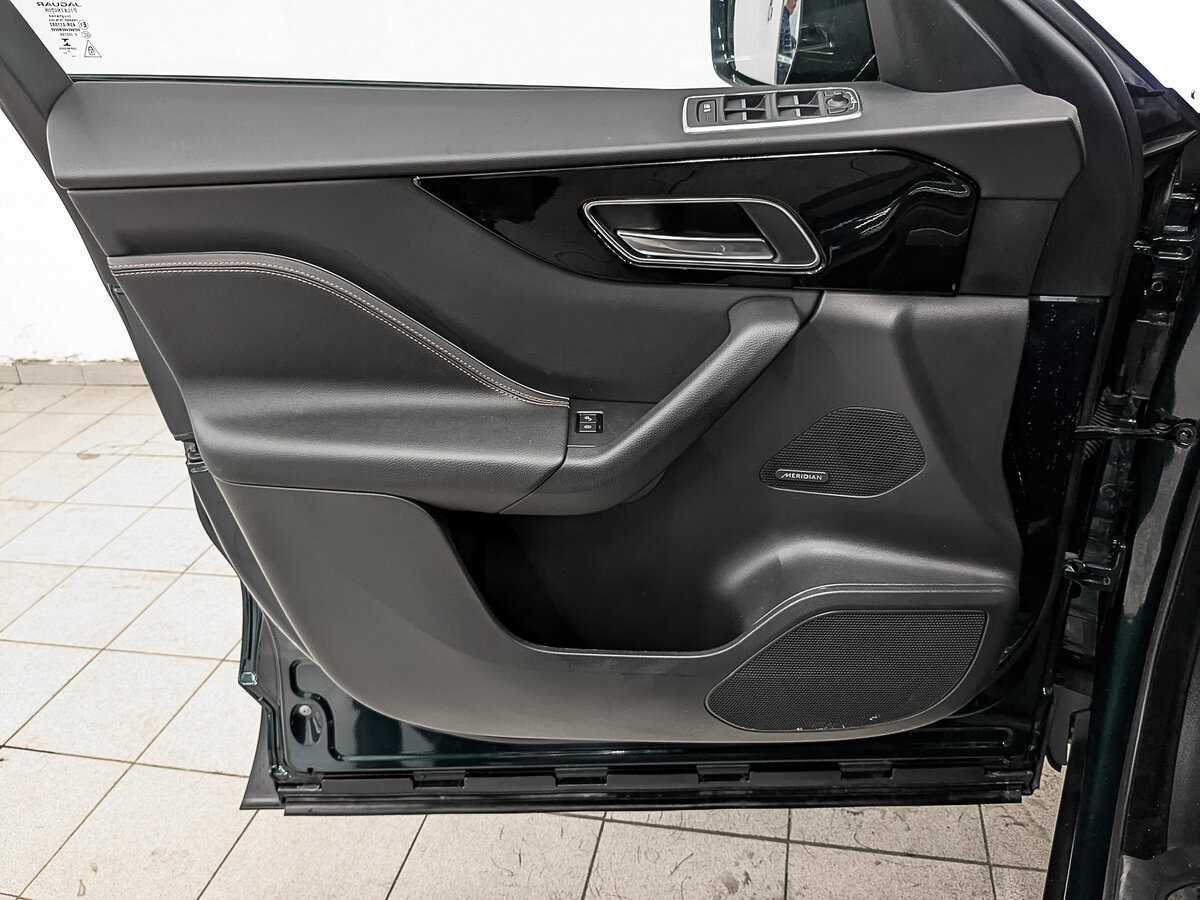 Б/У Ягуар Ф-Пэйс 2018 года. Фото: #15