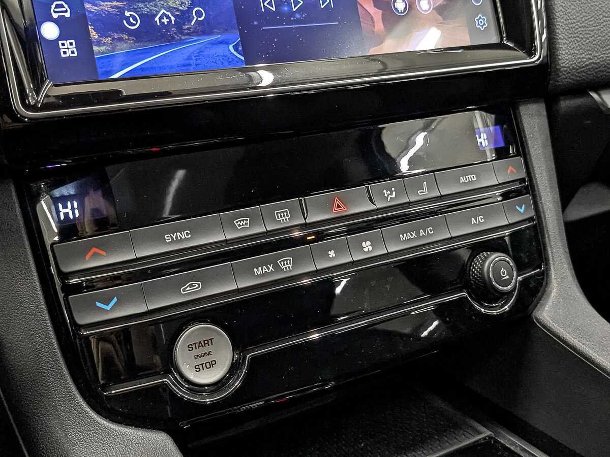 Б/У Ягуар Ф-Пэйс 2018 года. Фото: #17