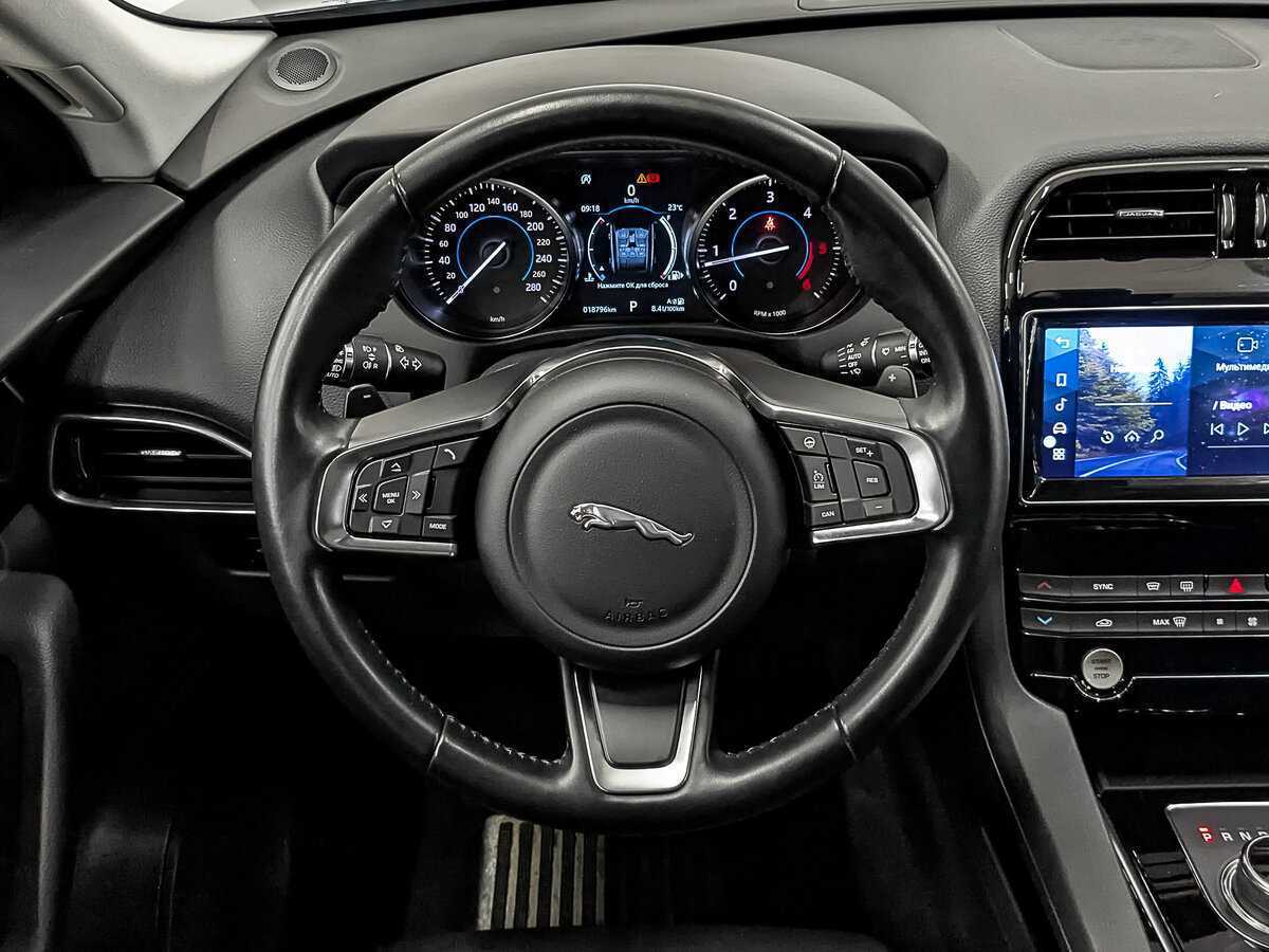 Б/У Ягуар Ф-Пэйс 2018 года. Фото: #18