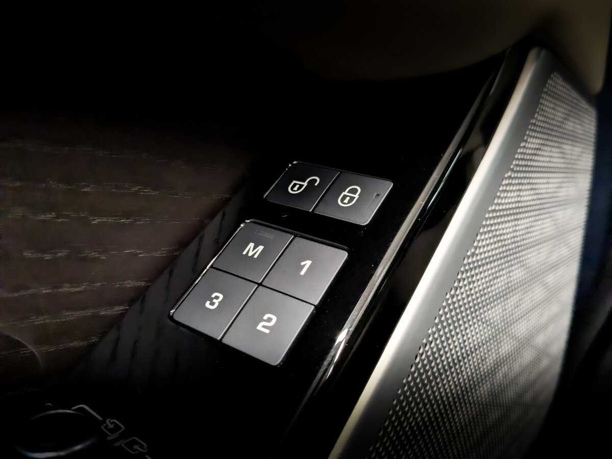 Б/У Лэнд Ровер Рэнж Ровер Велар 2020 года. Фото: #21