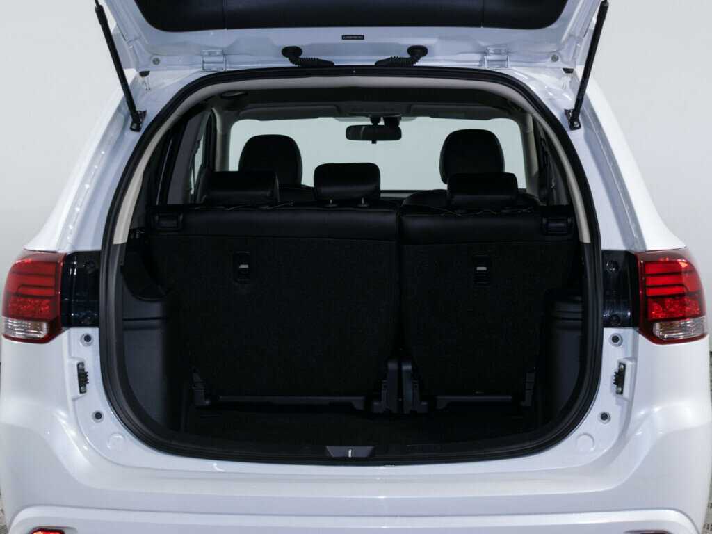 Б/У Митсубиши Оутлэндер 2022 года. Фото: #6