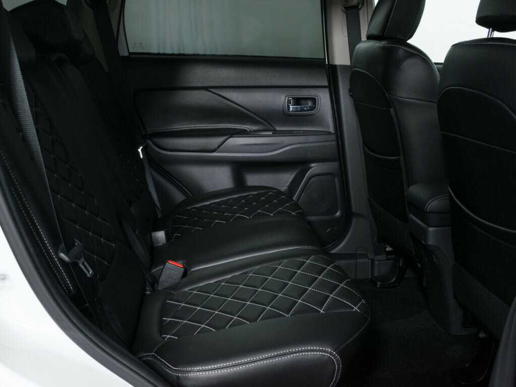 Б/У Митсубиши Оутлэндер 2022 года. Фото: #9