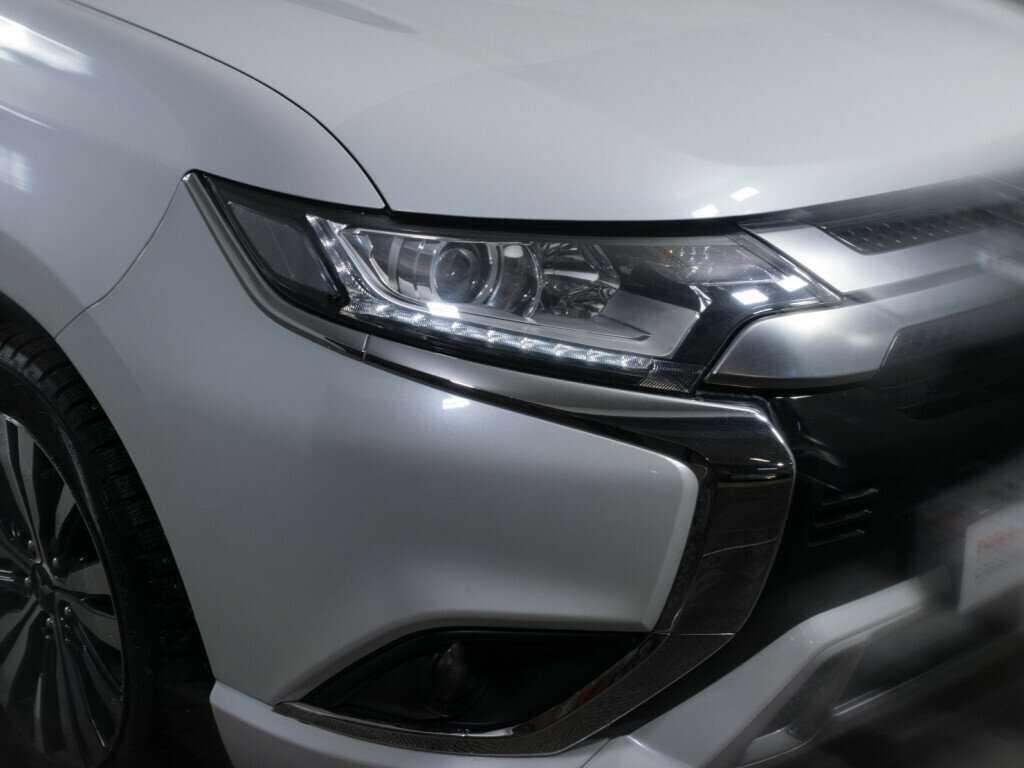 Б/У Митсубиши Оутлэндер 2022 года. Фото: #15