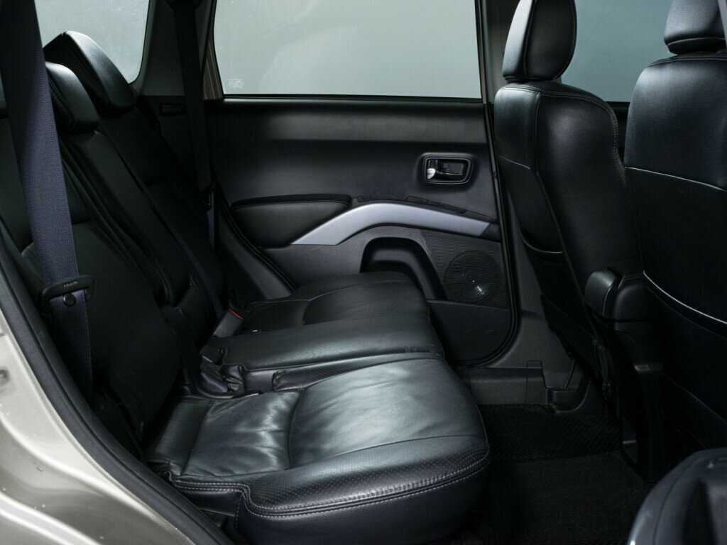 Б/У Митсубиши Оутлэндер 2008 года. Фото: #9