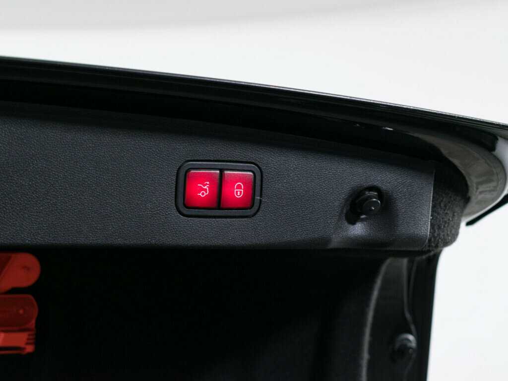 Б/У Мерседес-Бенц Е-Класс 2013 года. Фото: #7