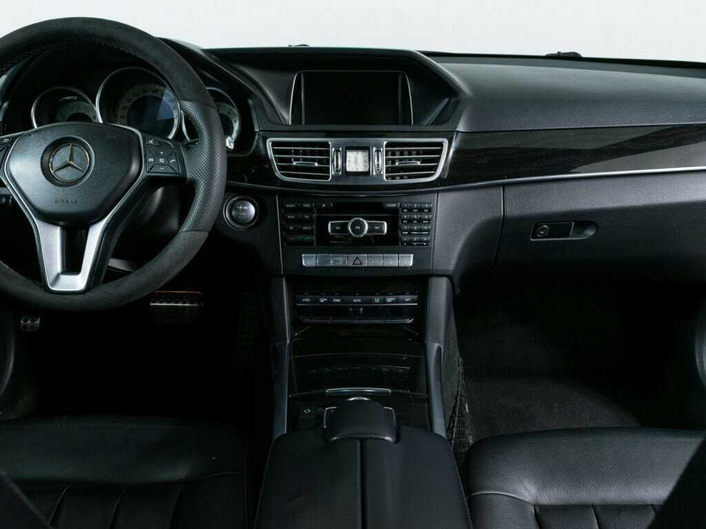 Б/У Мерседес-Бенц Е-Класс 2013 года. Фото: #9