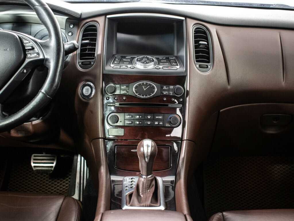 Б/У Инфинити ЕИкс 2012 года. Фото: #10