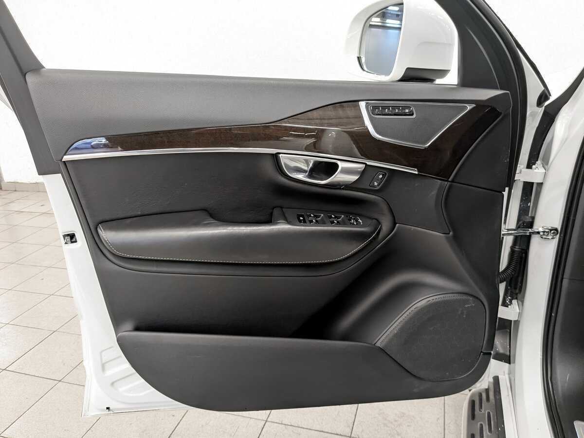 Б/У Вольво ИксЦ90 2017 года. Фото: #19