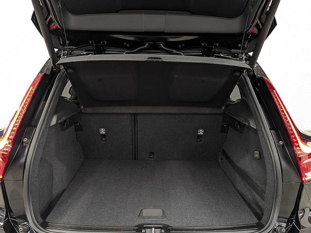 Б/У Вольво ИксЦ40 2019 года. Фото: #9