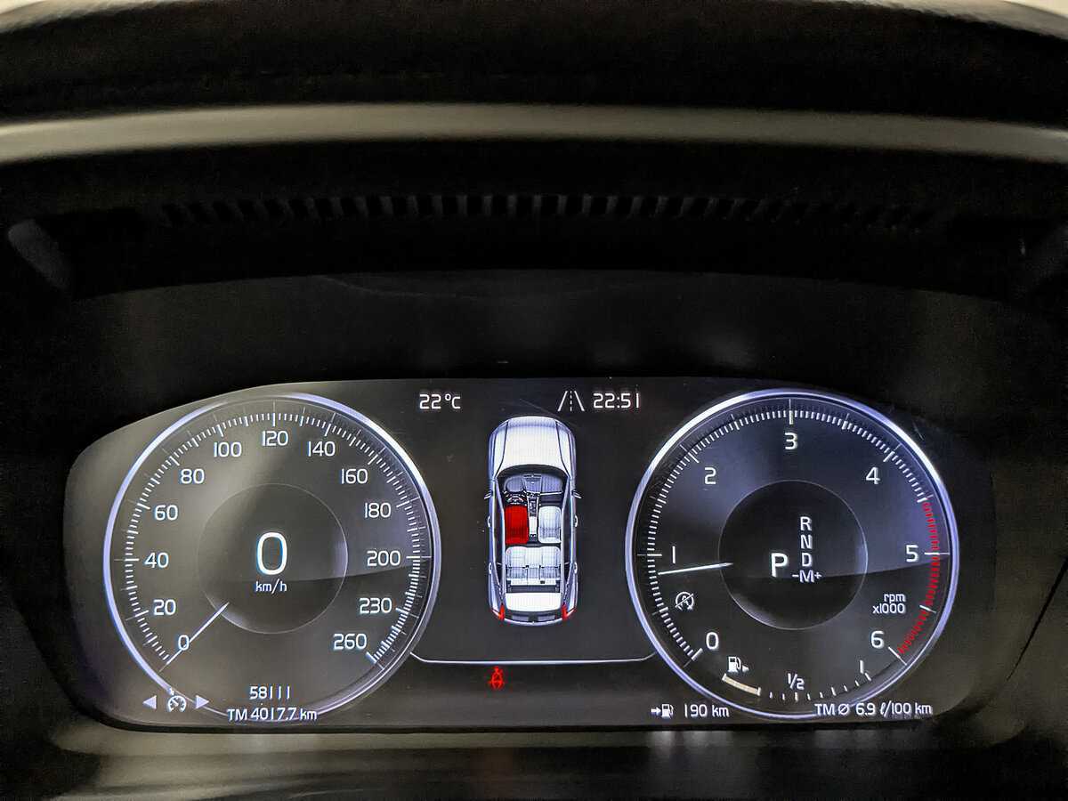 Б/У Вольво ИксЦ40 2019 года. Фото: #15