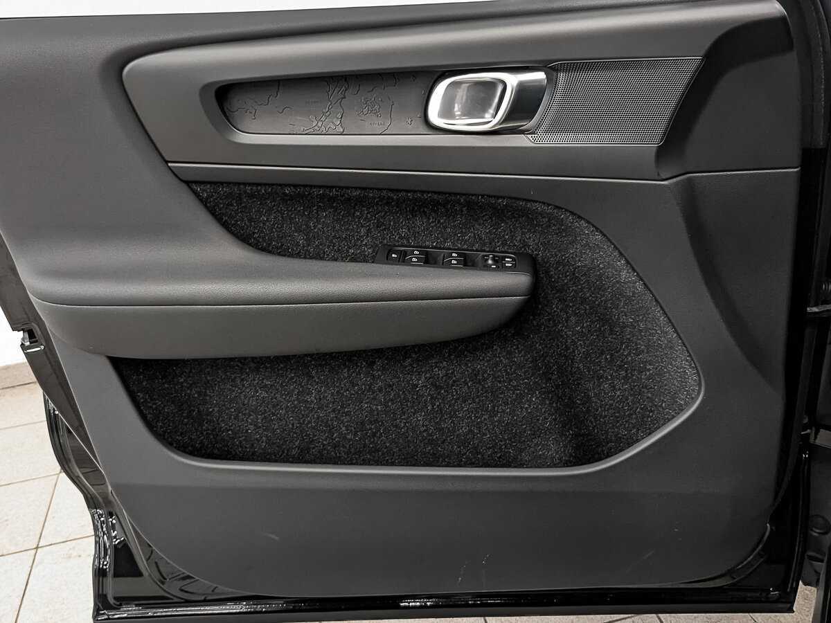 Б/У Вольво ИксЦ40 2019 года. Фото: #18