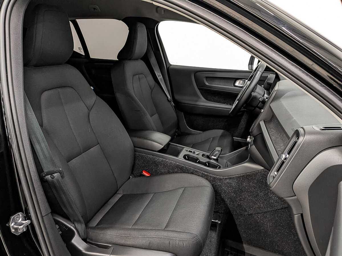 Б/У Вольво ИксЦ40 2019 года. Фото: #22