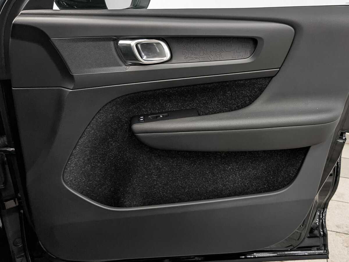 Б/У Вольво ИксЦ40 2019 года. Фото: #23