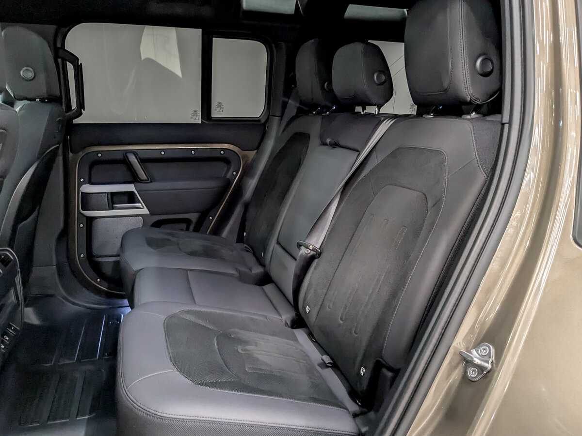 Б/У Лэнд Ровер Дефендер 2021 года. Фото: #11