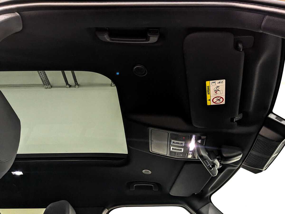 Б/У Лэнд Ровер Дефендер 2021 года. Фото: #18