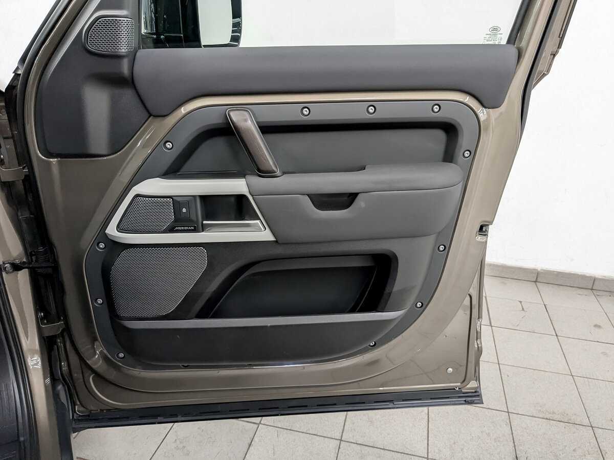 Б/У Лэнд Ровер Дефендер 2021 года. Фото: #20