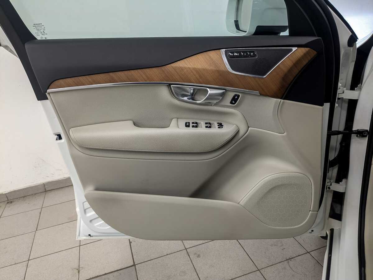 Б/У Вольво ИксЦ90 2017 года. Фото: #16