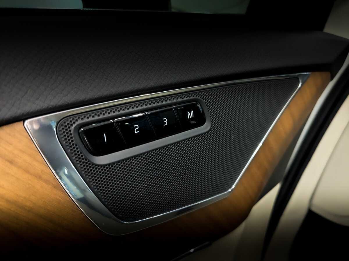 Б/У Вольво ИксЦ90 2017 года. Фото: #19