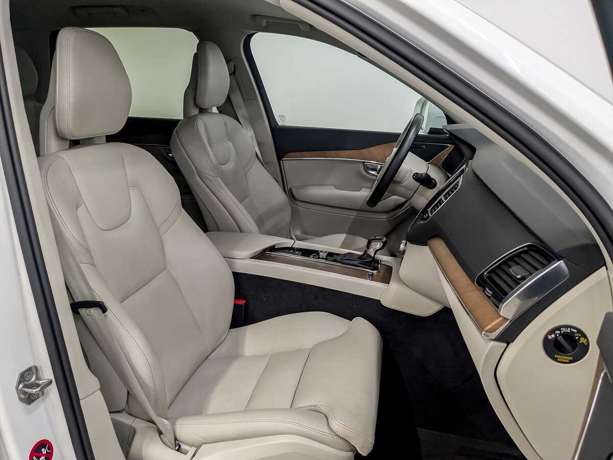 Б/У Вольво ИксЦ90 2017 года. Фото: #22