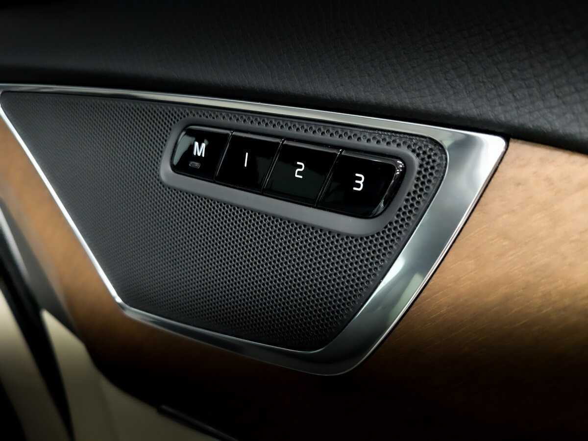 Б/У Вольво ИксЦ90 2017 года. Фото: #24