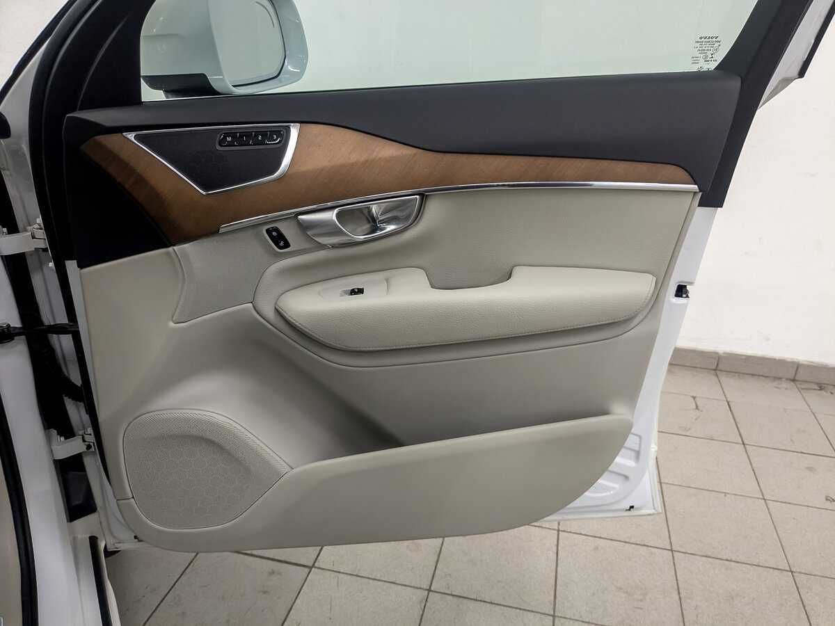 Б/У Вольво ИксЦ90 2017 года. Фото: #25