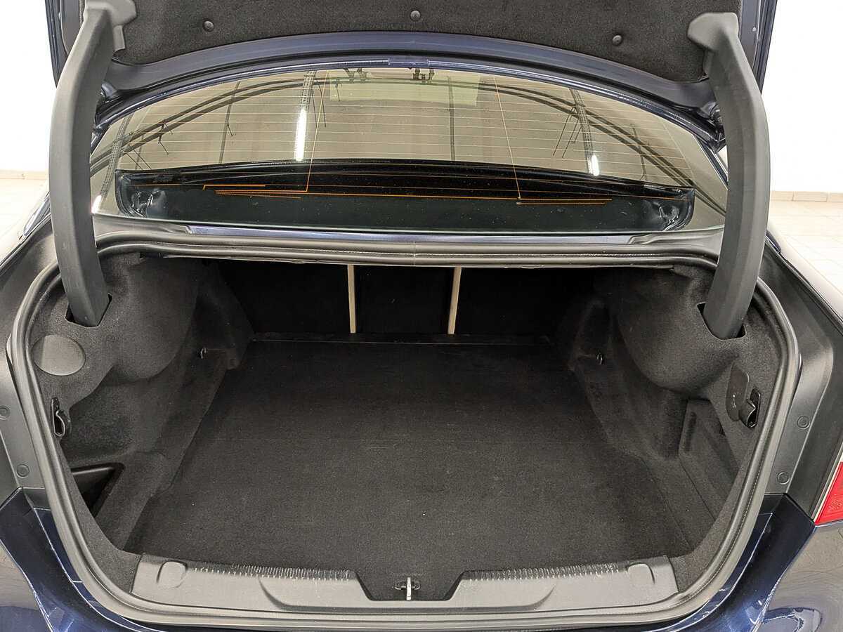 Б/У Ягуар ИксЕ 2017 года. Фото: #9