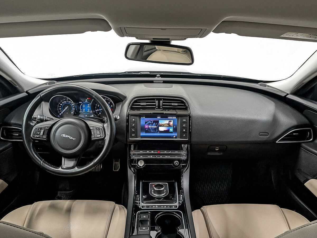 Б/У Ягуар ИксЕ 2017 года. Фото: #11