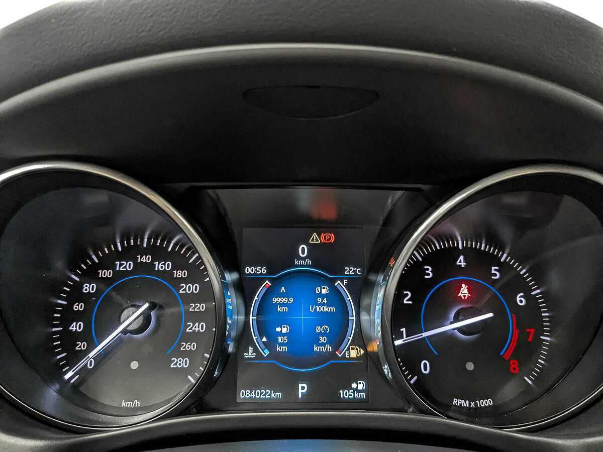 Б/У Ягуар ИксЕ 2017 года. Фото: #13