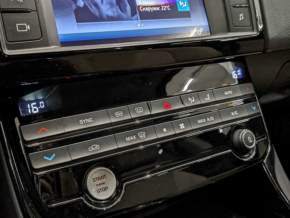 Б/У Ягуар ИксЕ 2017 года. Фото: #17