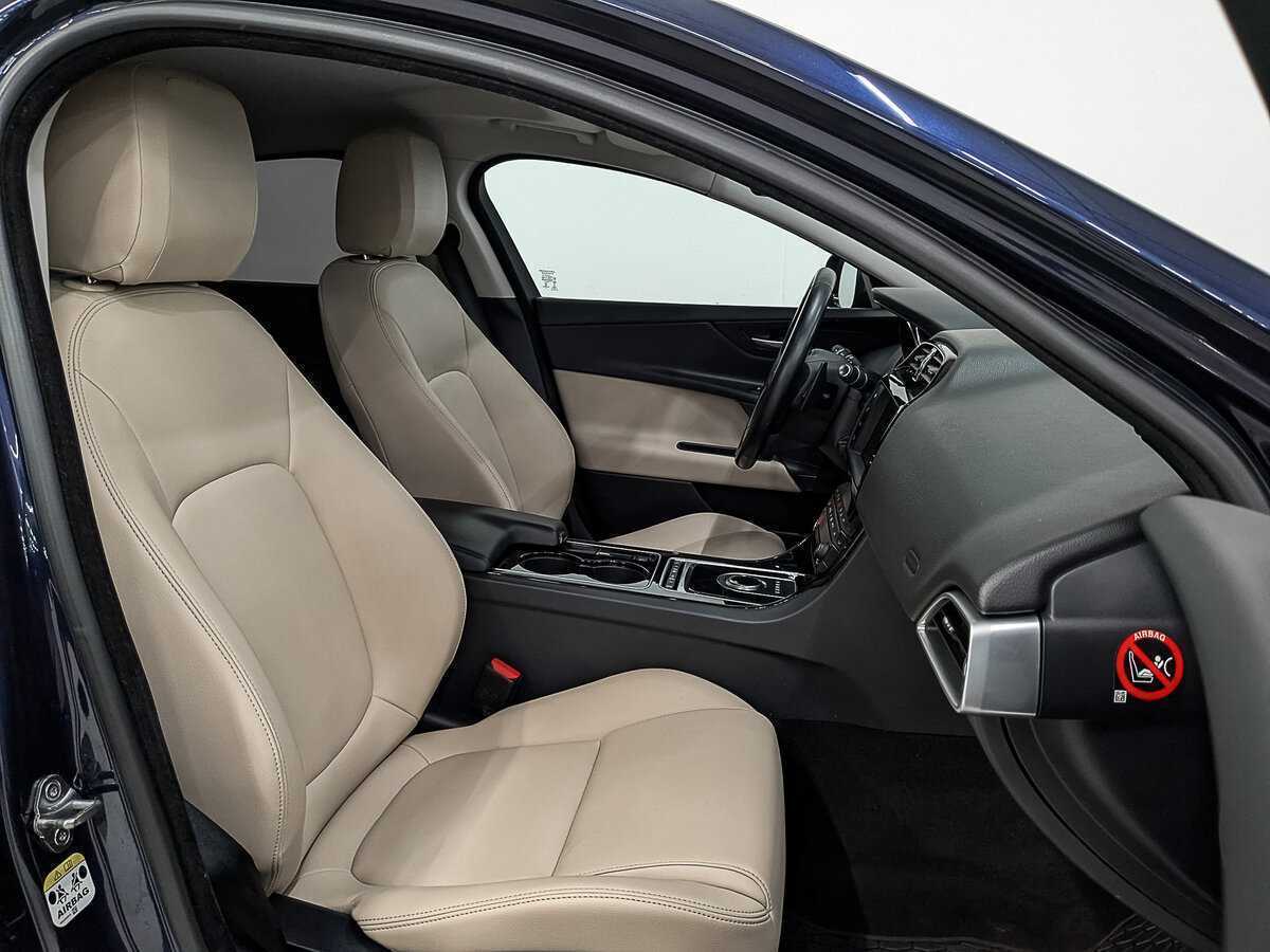 Б/У Ягуар ИксЕ 2017 года. Фото: #19