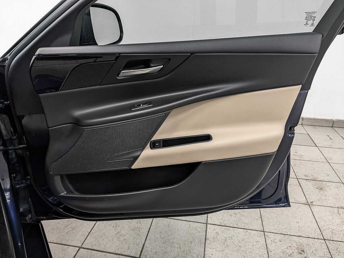 Б/У Ягуар ИксЕ 2017 года. Фото: #20