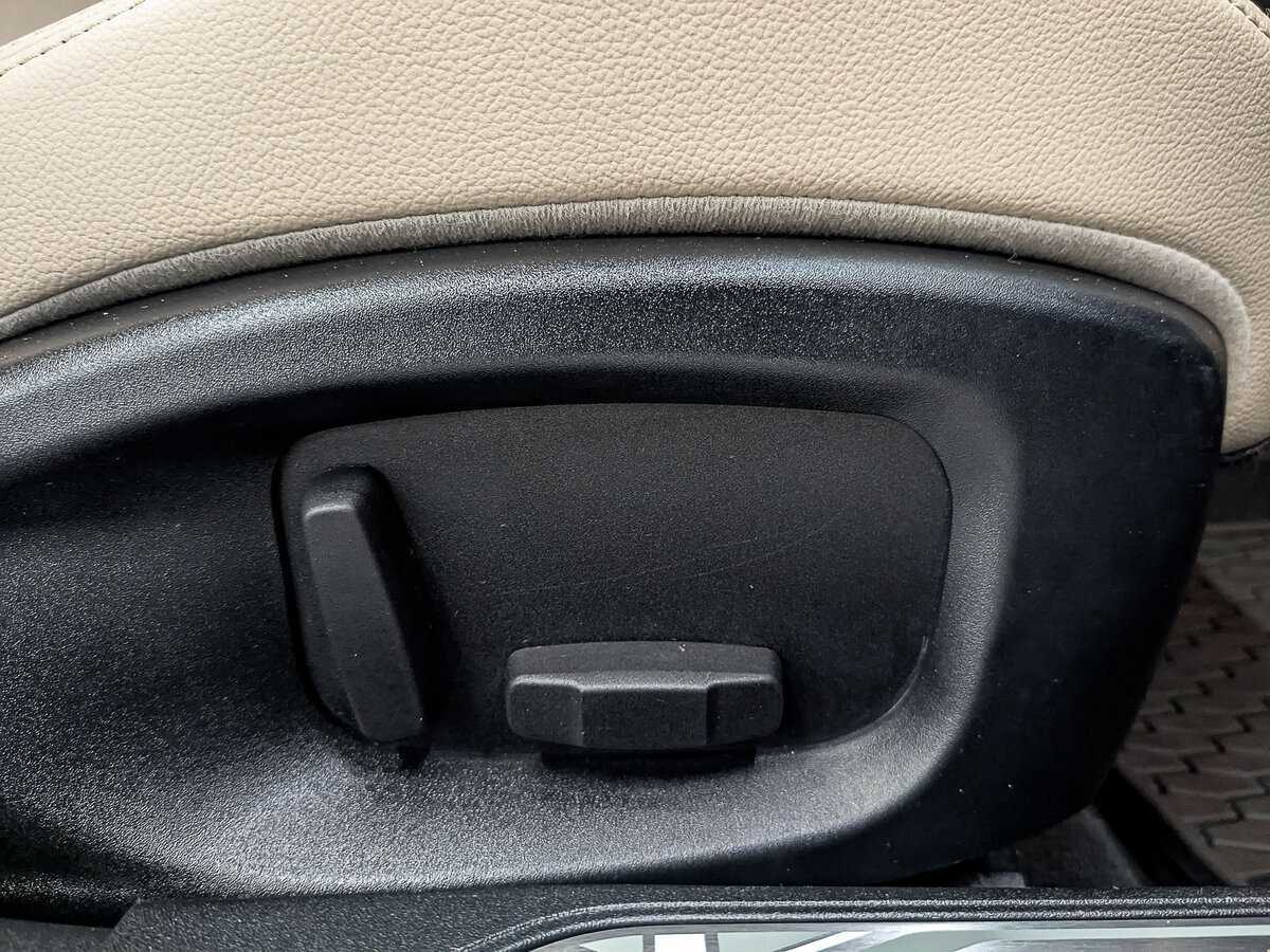 Б/У Ягуар ИксЕ 2017 года. Фото: #21