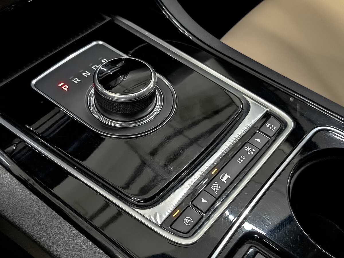 Б/У Ягуар ИксЕ 2017 года. Фото: #22